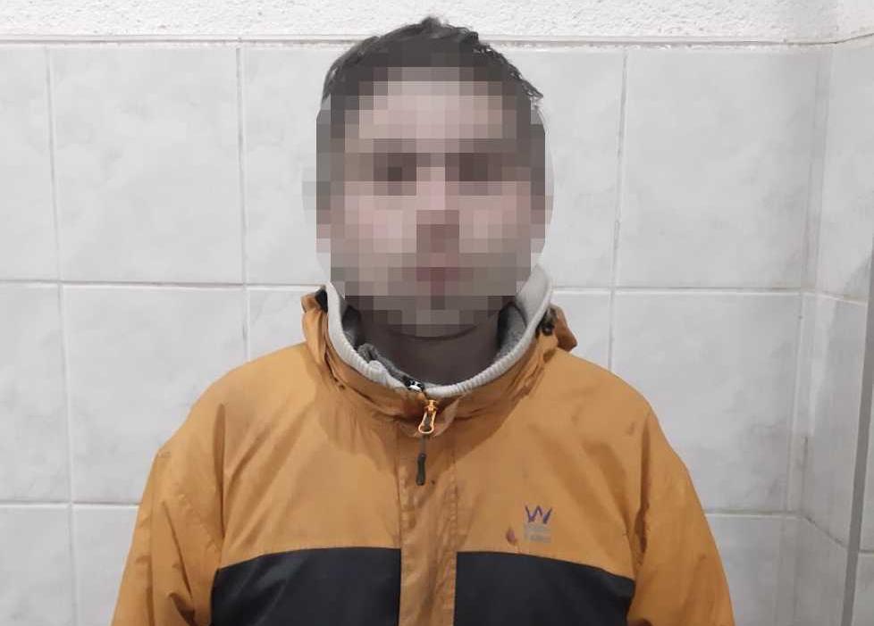 У Мукачеві чоловік напав на перехожого, побив та відібрав від нього телефон У Мукачеві чоловік напав на перехожого, побив та відібрав від нього телефон