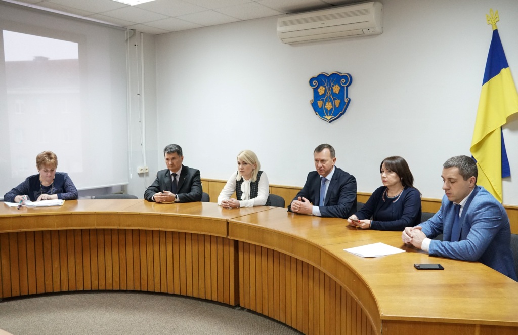 В Ужгороді скасовано масові заходи та заборонено відвідувати хворих у медзакладах В Ужгороді скасовано масові заходи та заборонено відвідувати хворих у медзакладах