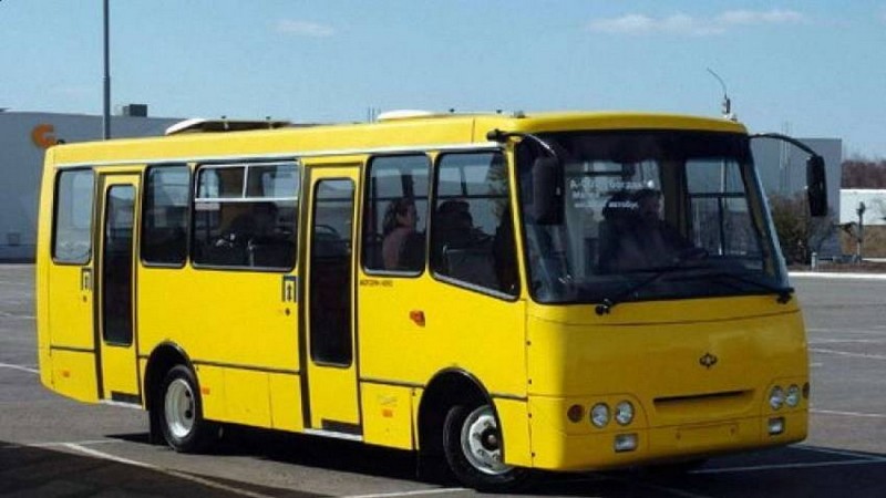 Автобуси не їздять: закарпатці не знають, як добиратися на роботу Автобуси не їздять: закарпатці не знають, як добиратися на роботу