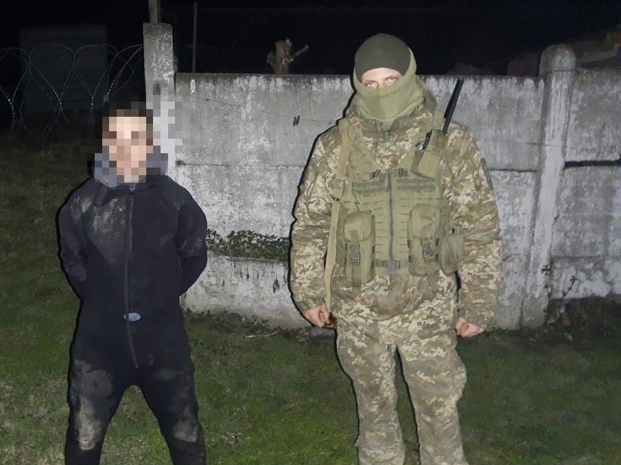 Молодий закарпатець попався на контрабанді медичних масок Молодий закарпатець попався на контрабанді медичних масок
