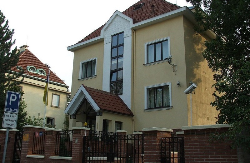 Застрягли в Чехії: у посольстві припинили реєструвати охочих повернутися в Україну Застрягли в Чехії: у посольстві припинили реєструвати охочих повернутися в Україну