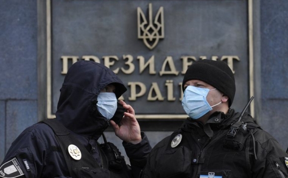 У найближчі дні в Україні можуть ввести надзвичайний стан У найближчі дні в Україні можуть ввести надзвичайний стан