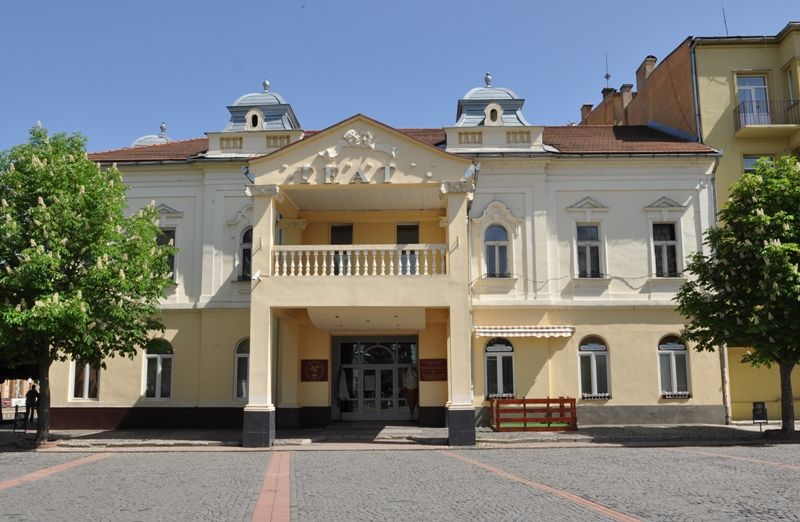 Через карантин сесію Мукачівської міськради проведуть не у ратуші, а у драмтеатрі Через карантин сесію Мукачівської міськради проведуть не у ратуші, а у драмтеатрі