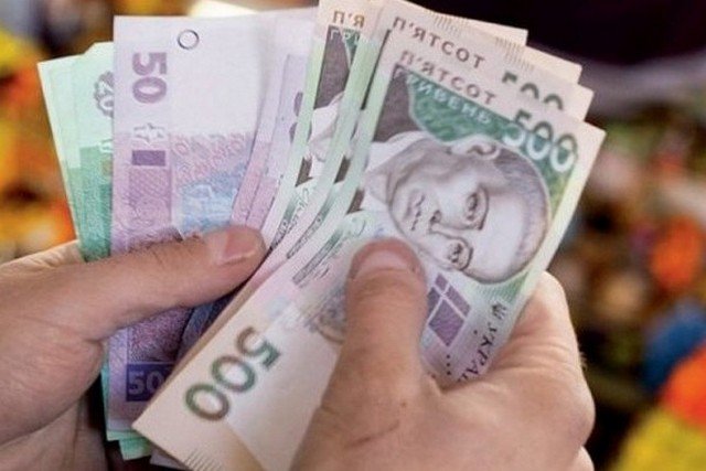 Відомо, чи можуть зменшити зарплату через карантин Відомо, чи можуть зменшити зарплату через карантин