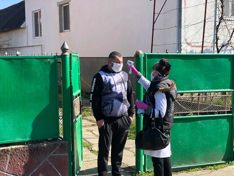 Правоохоронці перевіряють дотримання карантину громадянами, які повернулись з-за кордону Правоохоронці перевіряють дотримання карантину громадянами, які повернулись з-за кордону