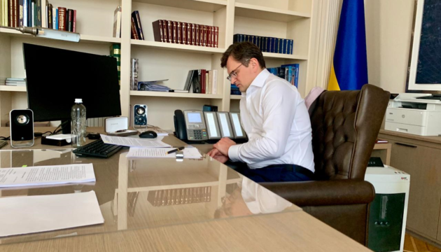 Документи на перебування українців в Чехії будуть продовжені на період пандемії Документи на перебування українців в Чехії будуть продовжені на період пандемії