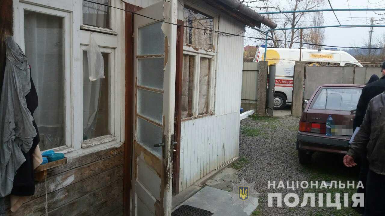 Бив дерев’яною дошкою по голові: у Мукачеві скоєно вбивство Бив дерев’яною дошкою по голові: у Мукачеві скоєно вбивство
