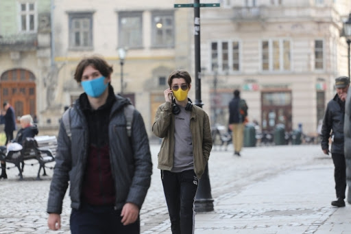 В Україні дозволили людям, хворим на коронавірус, виходити в аптеки, магазини і медустанови В Україні дозволили людям, хворим на коронавірус, виходити в аптеки, магазини і медустанови