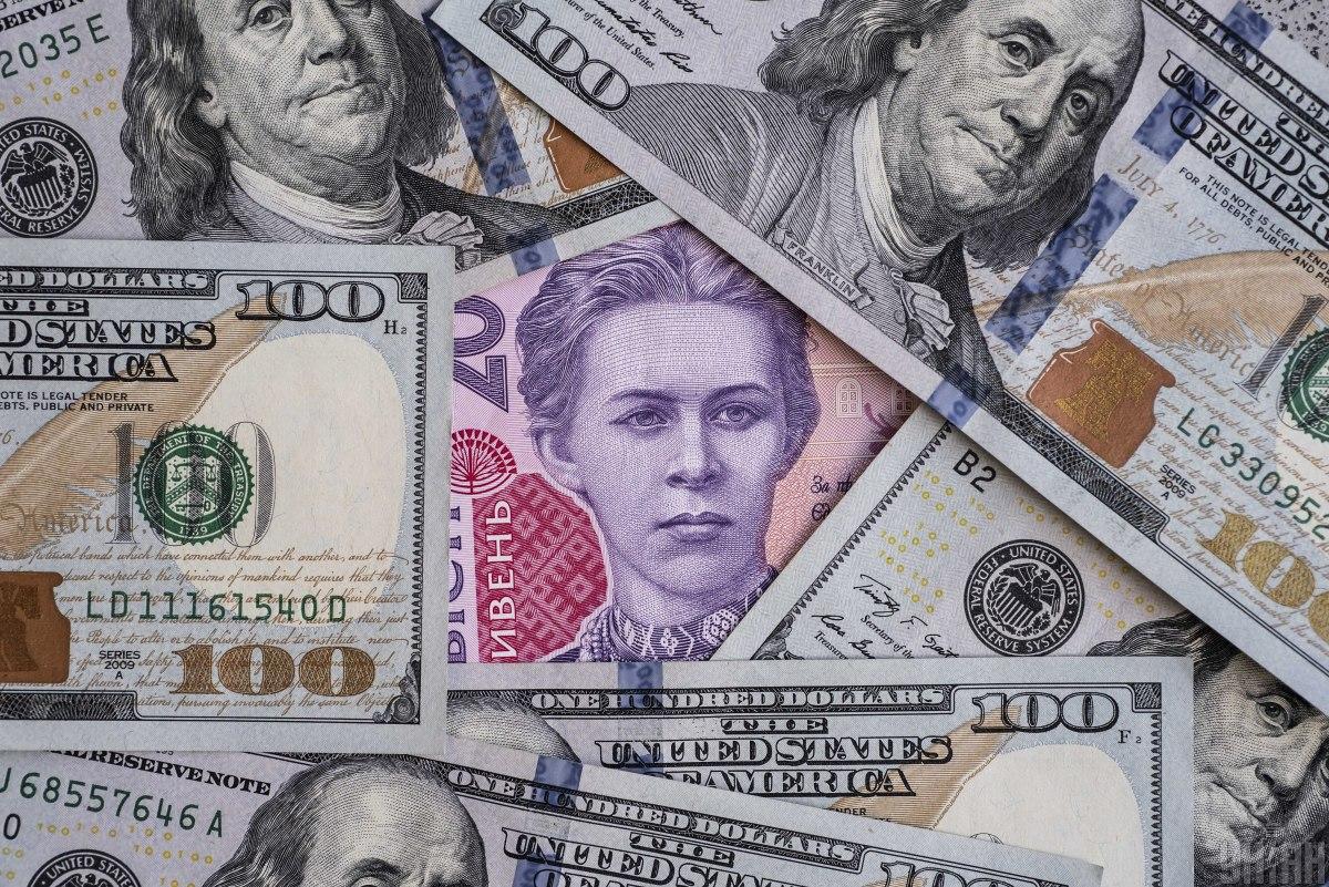 Гривня просіла відносно долара та євро: курс валют на 2 квітня Гривня просіла відносно долара та євро: курс валют на 2 квітня