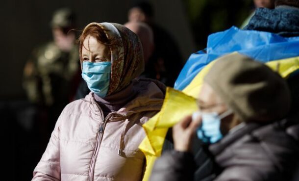 Не можна буде виходити навіть вдвох та режим "всі в масках": уряд посилює карантин в Україні Не можна буде виходити навіть вдвох та режим "всі в масках": уряд посилює карантин в Україні
