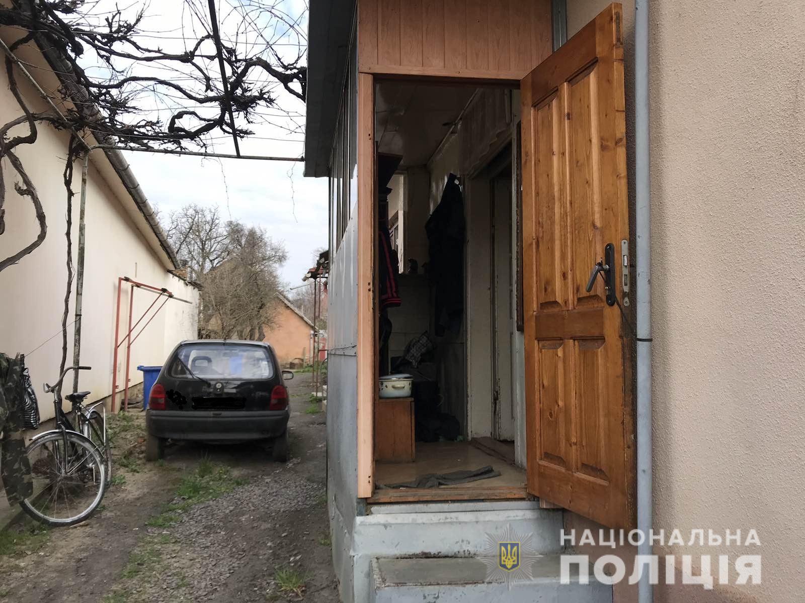 Мукачівець заколов ножицями співмешканку Мукачівець заколов ножицями співмешканку