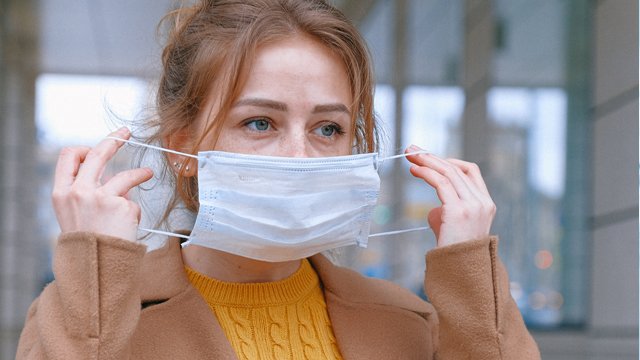 Уряд пояснив, чи зобов’язані магазини та аптеки видавати відвідувачам маски безкоштовно Уряд пояснив, чи зобов’язані магазини та аптеки видавати відвідувачам маски безкоштовно