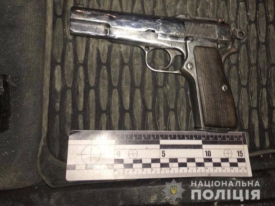 Під кайфом та зі зброєю: кого ввечері зупинили правоохоронці Під кайфом та зі зброєю: кого ввечері зупинили правоохоронці