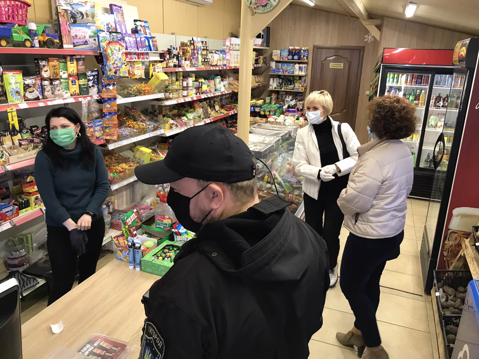 В Ужгороді перевіряють заклади, яким дозволено працювати під час карантину В Ужгороді перевіряють заклади, яким дозволено працювати під час карантину