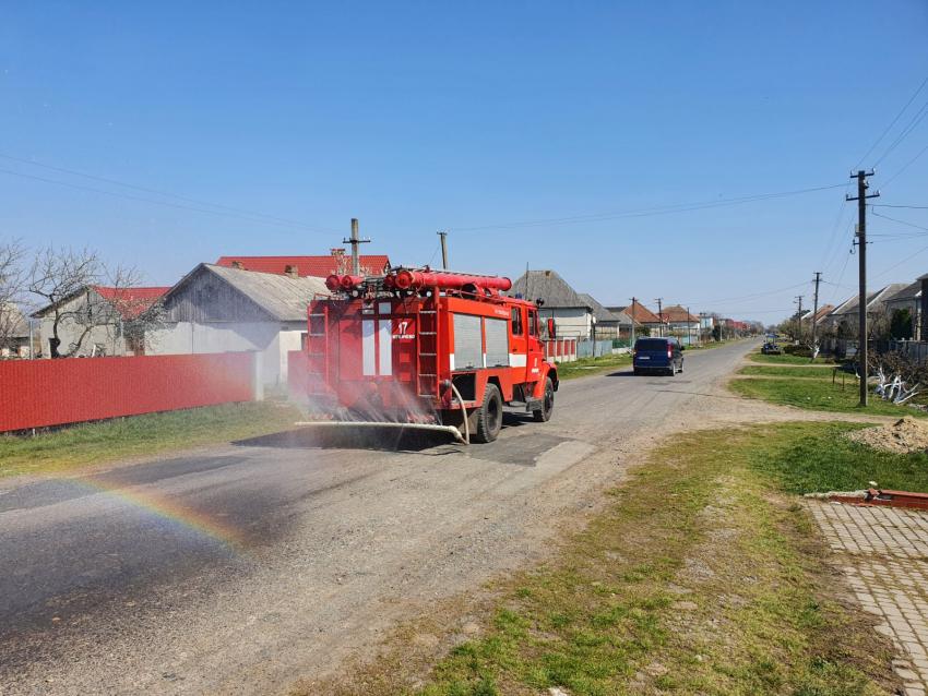 У Мукачівському районі проводять санітарну обробку доріг У Мукачівському районі проводять санітарну обробку доріг