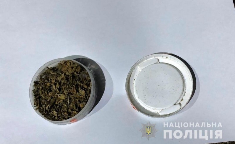 У Кушниці зупинили неадекватного водія: що знайшли в машині У Кушниці зупинили неадекватного водія: що знайшли в машині