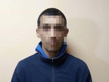 Чоловік розбив вітрину на магазині та вкрав звідти техніку Чоловік розбив вітрину на магазині та вкрав звідти техніку