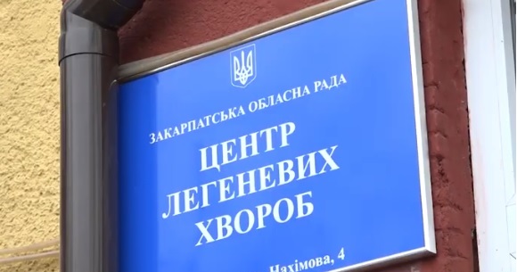 В Ужгород доставили трьох пацієнтів з СOVID-19 В Ужгород доставили трьох пацієнтів з СOVID-19