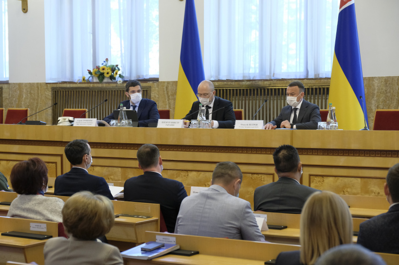 "Це безпрецедентна сума", – прем’єр Шмигаль під час візиту в Закарпаття озвучив радісну новину "Це безпрецедентна сума", – прем’єр Шмигаль під час візиту в Закарпаття озвучив радісну новину