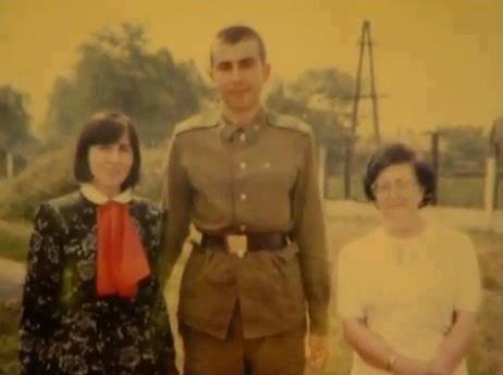 ФОТО: з мамою та бабусею, які прийшли його навідати Саакашвілі та Закарпаття: що пов’язує потенційного віцепрем’єра та край за Карпатами