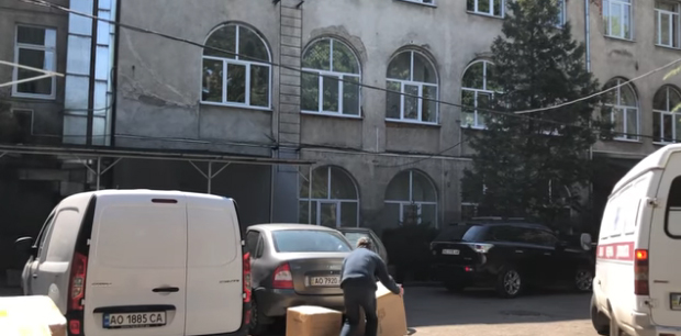 В обласній лікарні ім. Новака почали розподіляти засоби захисту для медиків В обласній лікарні ім. Новака почали розподіляти засоби захисту для медиків