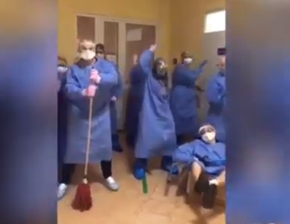 Закарпатські медики, які в Ужгороді лікують хворих на COVID-19, оприлюднили танцювальне відео