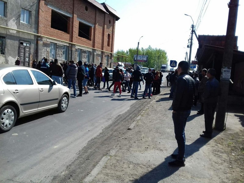 На в’їзді в Хуст влаштували акцію протесту На в’їзді в Хуст влаштували акцію протесту
