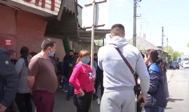 Залишились без роботи і грошей: закарпатці влаштували акцію протесту Залишились без роботи і грошей: закарпатці влаштували акцію протесту