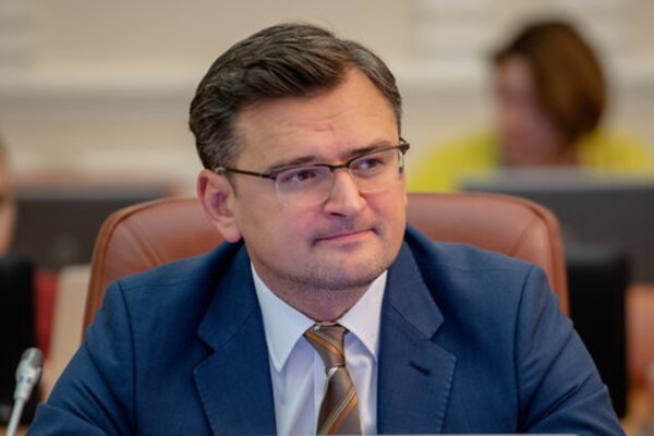 Міністр пояснив, чому не варто випускати заробітчан за кордон Міністр пояснив, чому не варто випускати заробітчан за кордон
