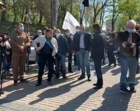 "Прийшли, тому що безробітні": під Кабміном протестують підприємці "Прийшли, тому що безробітні": під Кабміном протестують підприємці