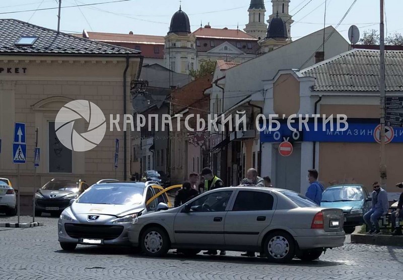 В центрі Ужгорода сталась ДТП В центрі Ужгорода сталась ДТП
