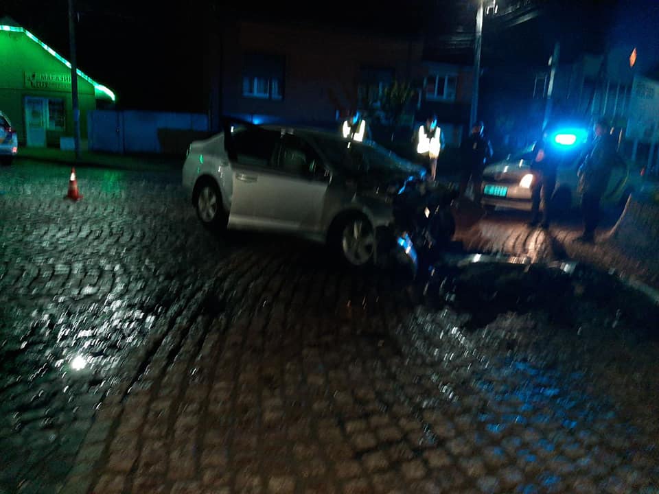 За кермом перебував 21 річний хлопець, він у важкому стані: наслідки трагічної ДТП у Мукачеві За кермом перебував 21 річний хлопець, він у важкому стані: наслідки трагічної ДТП у Мукачеві