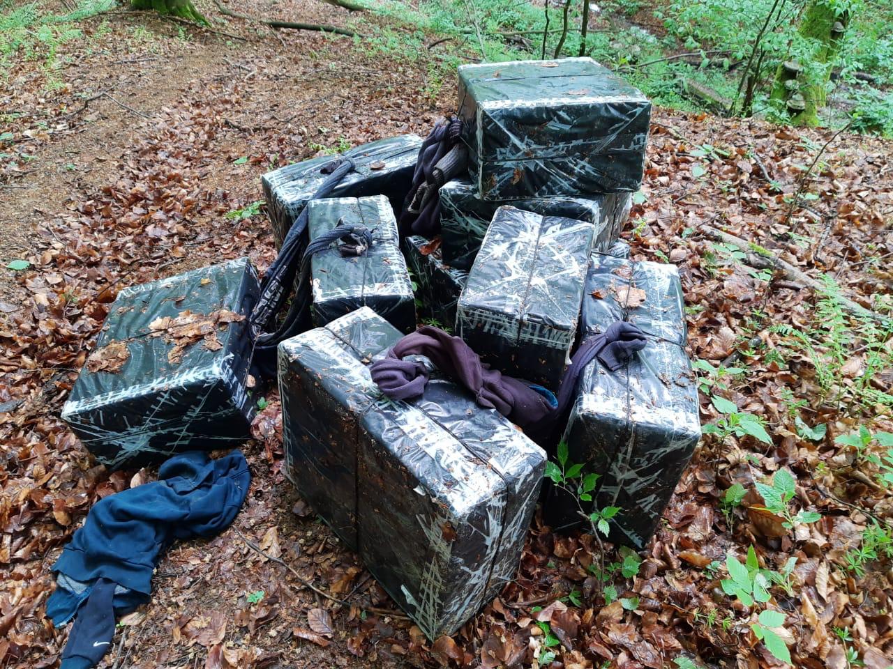 Поблизу українсько-румунського кордону виявили контрабандні сигарети Поблизу українсько-румунського кордону виявили контрабандні сигарети