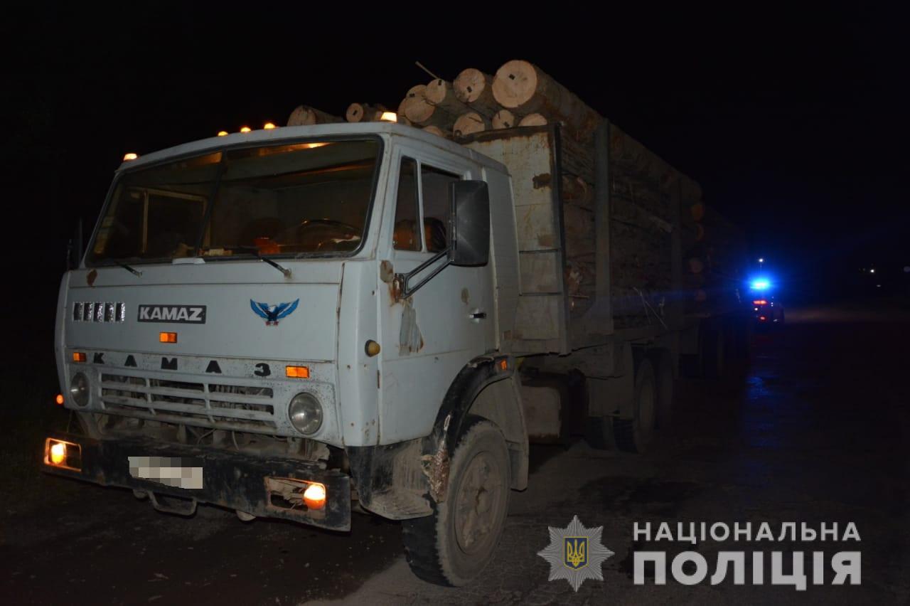 Водій вантажівки збив на смерть пішохода і покинув місце аварії Водій вантажівки збив на смерть пішохода і покинув місце аварії