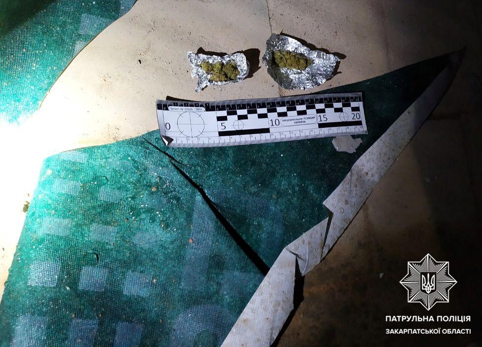 Вночі у Мукачеві виявили двох осіб, які мали при собі заборонені речовини Вночі у Мукачеві виявили двох осіб, які мали при собі заборонені речовини