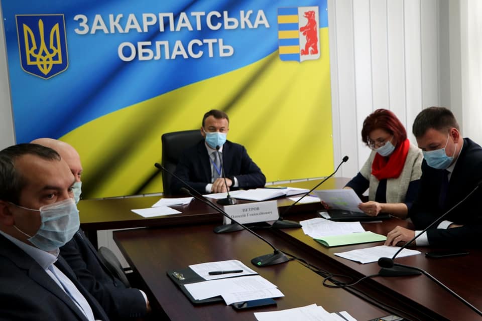 Закарпаття змогло відшукати гроші, аби виплатити медикам обіцяні надбавки Закарпаття змогло відшукати гроші, аби виплатити медикам обіцяні надбавки