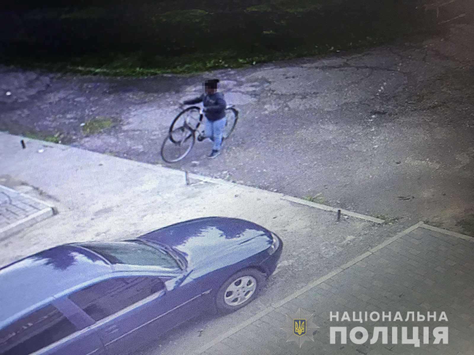 Жінка вкрала велосипед, а чоловік – телефон: у Мукачеві скоєно два злочини Жінка вкрала велосипед, а чоловік – телефон: у Мукачеві скоєно два злочини