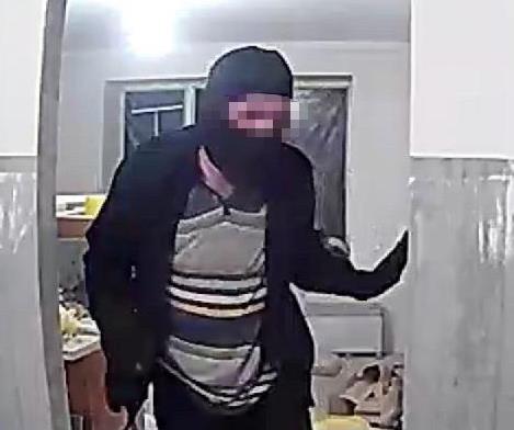 Поліцейські Мукачева викрили квартирного злодія Поліцейські Мукачева викрили квартирного злодія