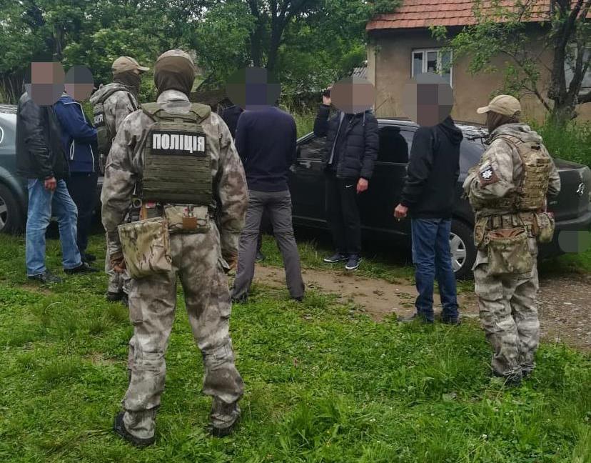 Крадіжка сейфу з мільйоном гривень та золотом: підозрюваного затримано Крадіжка сейфу з мільйоном гривень та золотом: підозрюваного затримано