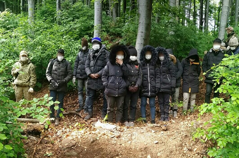 В області затримали чималу групу нелегалів В області затримали чималу групу нелегалів