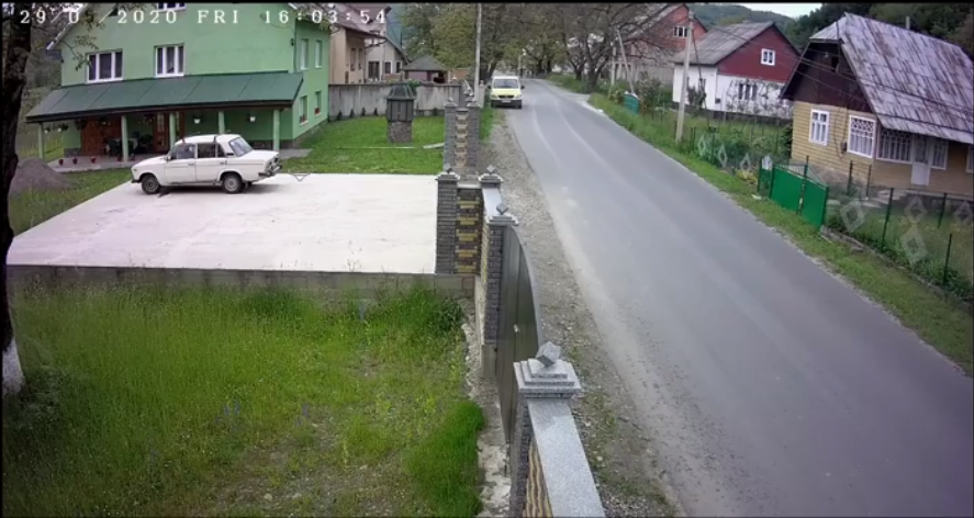 На швидкості злетів в кювет: момент аварії зафіксували камери На швидкості злетів в кювет: момент аварії зафіксували камери