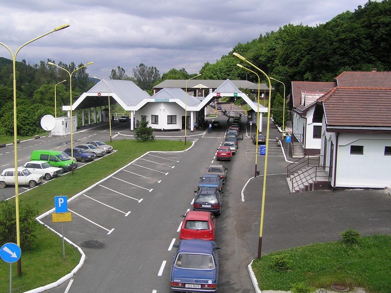 Сьогодні запрацювали 2 КПП на кордоні зі Словаччиною Сьогодні запрацювали 2 КПП на кордоні зі Словаччиною