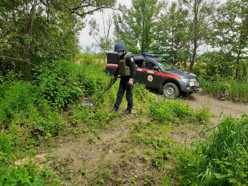 На березі річки виявили небезпечну знахідку На березі річки виявили небезпечну знахідку