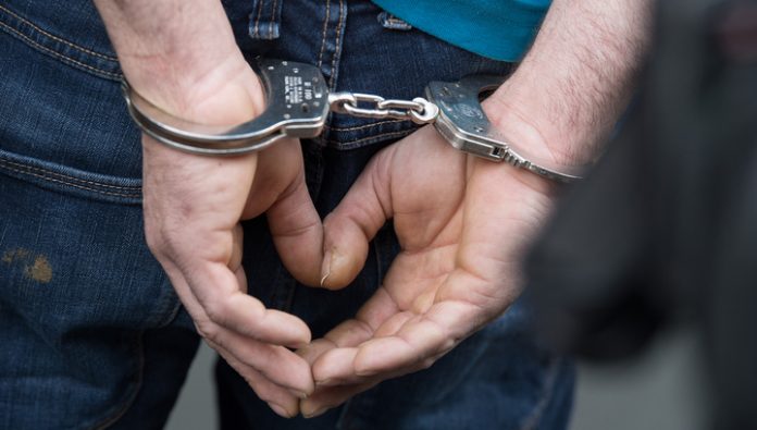 Спроба захистити родину обернулась для чоловіка величезними проблемами Спроба захистити родину обернулась для чоловіка величезними проблемами