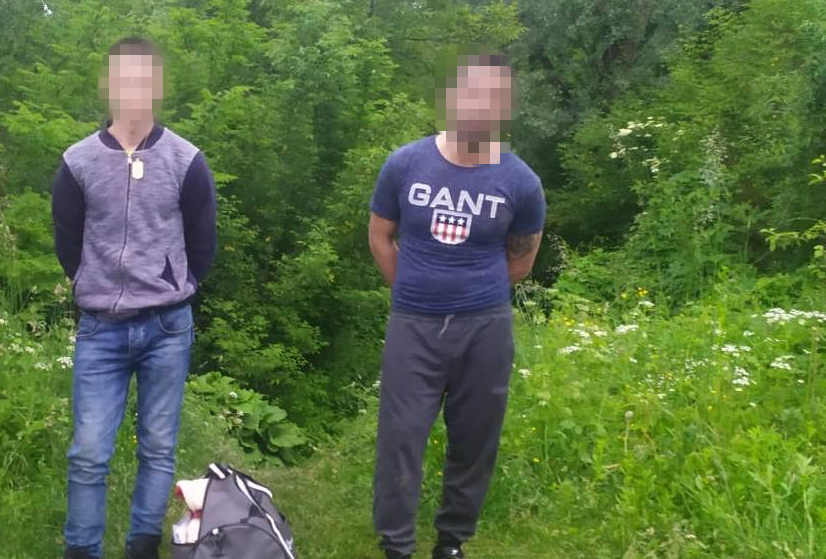 Прикордонники затримали нелегала і його переправника Прикордонники затримали нелегала і його переправника