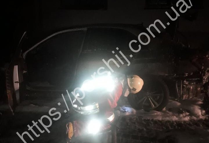 У Хусті вночі згорів автомобіль У Хусті вночі згорів автомобіль