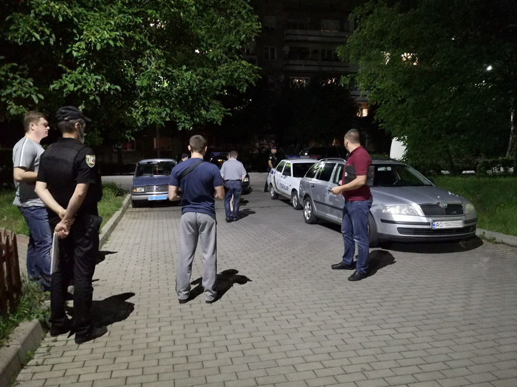 Чергова стрілянина у Мукачеві: перші подробиці, фото та відео з місця події Чергова стрілянина у Мукачеві: перші подробиці, фото та відео з місця події
