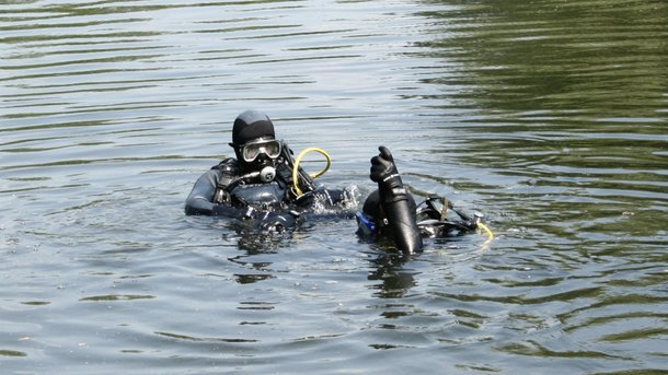 Водолази шукають тіло молодого чоловіка Водолази в Ужгороді шукають тіло молодого чоловіка