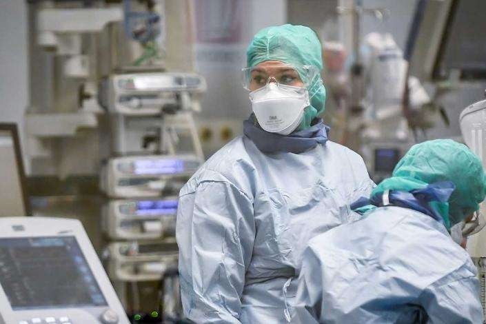 Вперше понад 1100 осіб: в Україні новий антирекорд по захворюваності на коронавірус Вперше понад 1100 осіб: в Україні новий антирекорд по захворюваності на коронавірус