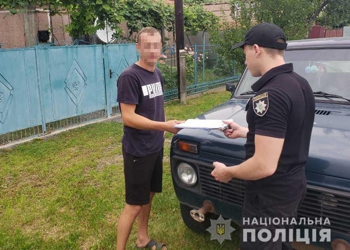 Поліція знайшла хлопців, яких підозрюють у пошкодженні автівок таксі у Мукачеві Поліція знайшла хлопців, яких підозрюють у пошкодженні автівок таксі у Мукачеві
